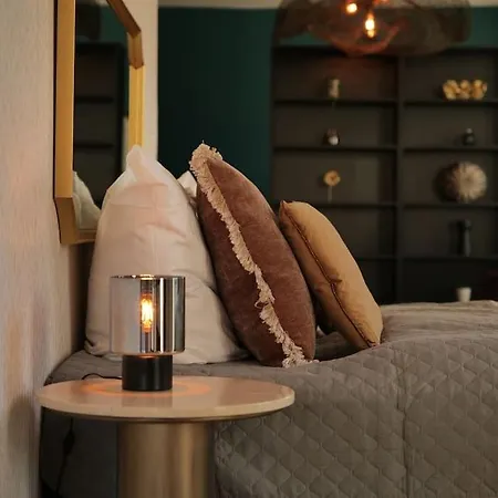Daire Urban Retreat Loft In The Center *