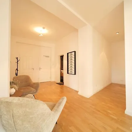 Daire Urban Retreat Loft In The Center